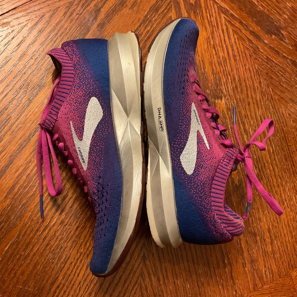 Brooks Levitate 2 DNA AMP Violet Blue Pink & Silver Sharp Running Shoes! - Picture 13 of 16